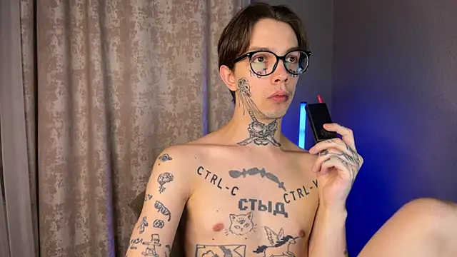 Snapshot of anahori__simon chatting on 02/16/25, 04:32 anahori simon online show from 02/16/25, 04:32