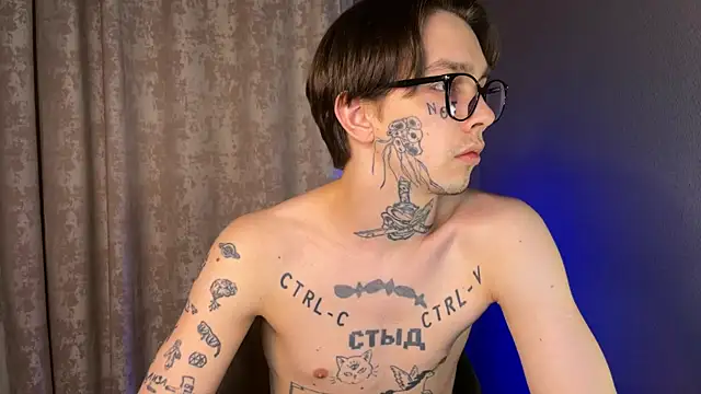 Snapshot of anahori__simon chatting on 02/19/25, 02:44 anahori simon online show from 02/19/25, 02:44