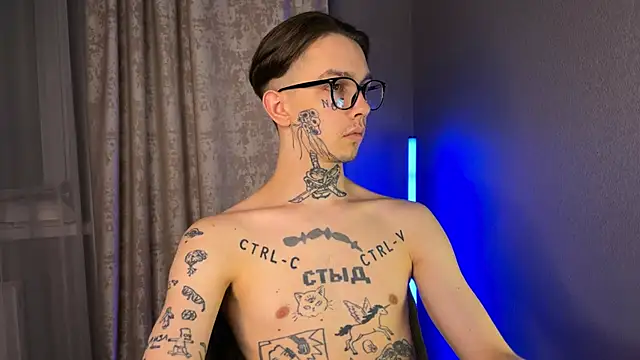 Snapshot of anahori__simon chatting on 03/02/25, 05:47 anahori simon online show from 03/02/25, 05:47