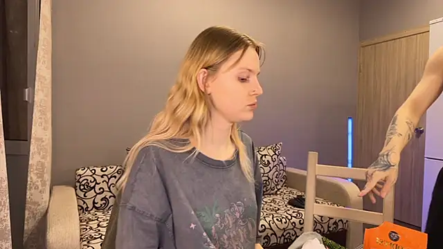 Snapshot of anahori__simon chatting on 03/13/25, 11:27 anahori simon online show from 03/13/25, 11:27