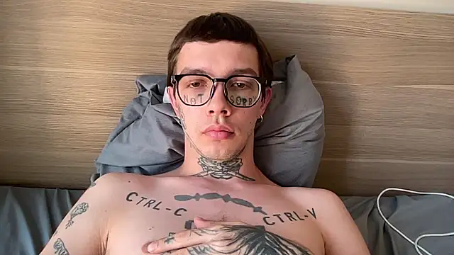 Snapshot of anahori__simon chatting on 02/20/26, 01:13 anahori simon online show from 02/20/26, 01:13