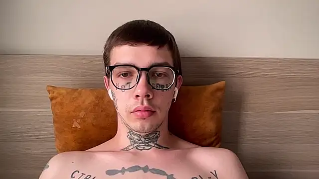 Snapshot of anahori__simon chatting on 02/27/26, 01:05 anahori simon online show from 02/27/26, 01:05