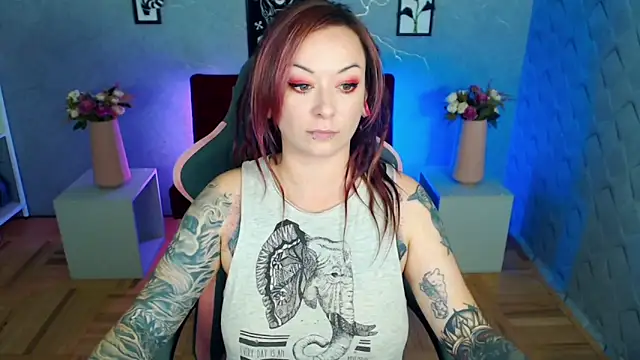 Snapshot of Miss-Tattoo chatting on 11/10/25, 12:59 Miss-Tattoo online show from 11/10/25, 12:59