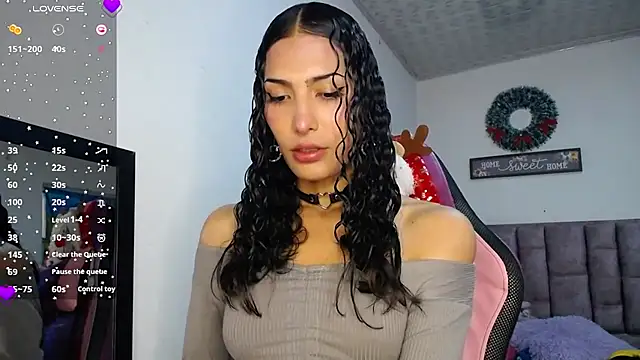 Snapshot of Lanna_hott_ chatting on 12/17/25, 07:20 Lanna hott online show from 12/17/25, 07:20