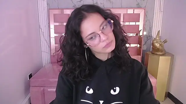 Snapshot of Tyna_ch chatting on 12/18/24, 04:28 Tyna ch online show from 12/18/24, 04:28