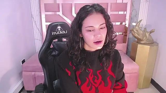 Snapshot of Tyna_ch chatting on 12/21/24, 04:25 Tyna ch online show from 12/21/24, 04:25