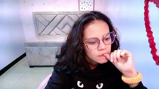 Snapshot of Tyna_ch chatting on 02/26/25, 04:24 Tyna ch online show from 02/26/25, 04:24