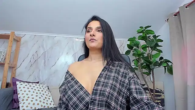 Snapshot of JennaPrice chatting on 04/14/26, 02:23 JennaPrice online show from 04/14/26, 02:23