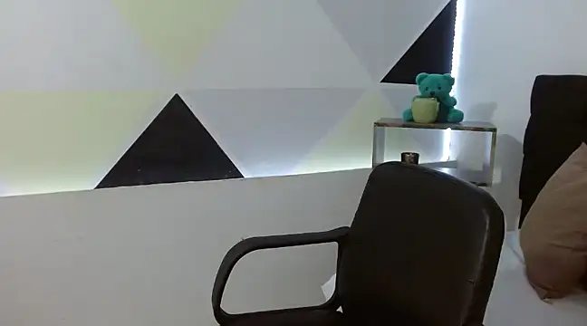 ZashaRomero online show from 03/21/25, 09:23