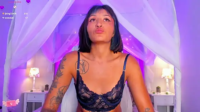 Snapshot of Valkiria_ponce chatting on 01/24/25, 01:24 Valkiria ponce online show from 01/24/25, 01:24