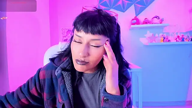 Valkiria ponce online show from 12/17/25, 05:35