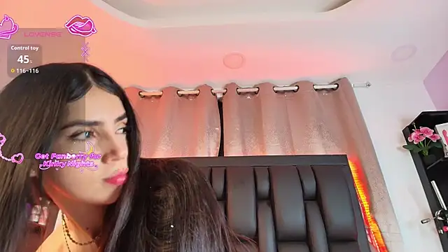 Snapshot of SaraRoy_ chatting on 07/07/26, 12:02 SaraRoy online show from 07/07/26, 12:02