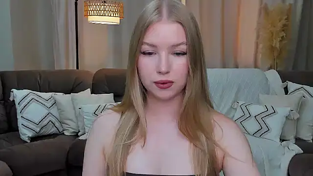 Snapshot of shy__lady chatting on 05/26/26, 11:39 shy lady online show from 05/26/26, 11:39