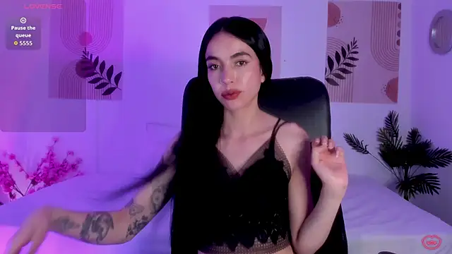 Snapshot of samy_lewis chatting on 10/23/25, 04:01 samy lewis online show from 10/23/25, 04:01