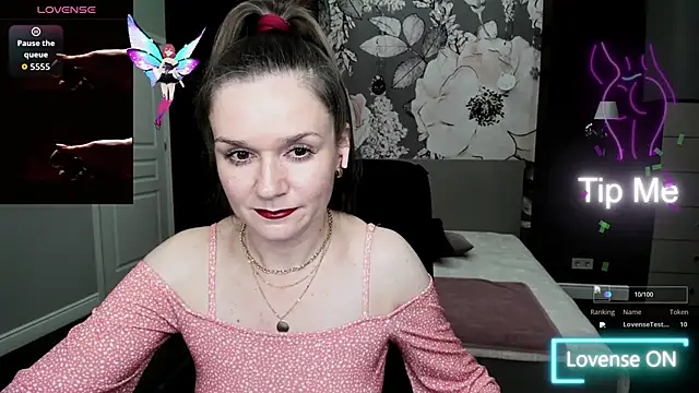 AriaGray online show from 10/17/25, 08:22