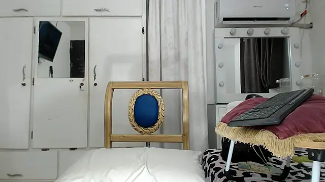 Snapshot of marcella6 chatting on 02/21/25, 04:48 marcella6 online show from 02/21/25, 04:48