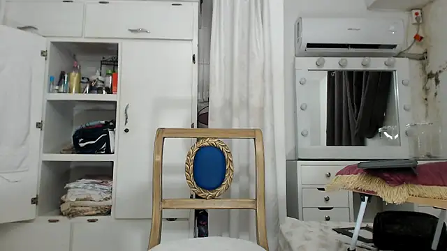 Snapshot of marcella6 chatting on 10/20/25, 01:00 marcella6 online show from 10/20/25, 01:00