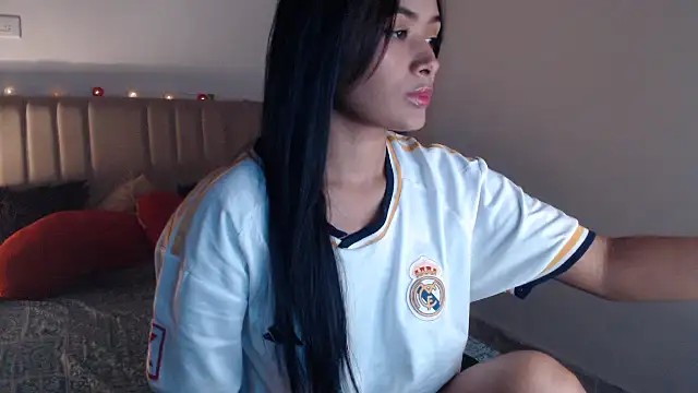 Snapshot of sabrina_brunette chatting on 12/16/25, 06:29 sabrina brunette online show from 12/16/25, 06:29