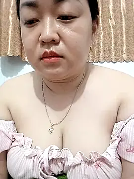 VyOanh2K online show from 10/25/25, 01:51