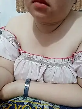 Snapshot of VyOanh2K chatting on 07/19/26, 03:05 VyOanh2K online show from 07/19/26, 03:05