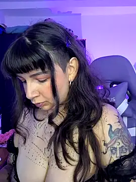 Snapshot of Aria_Bennett21 chatting on 05/13/26, 03:37 Aria Bennett21 online show from 05/13/26, 03:37