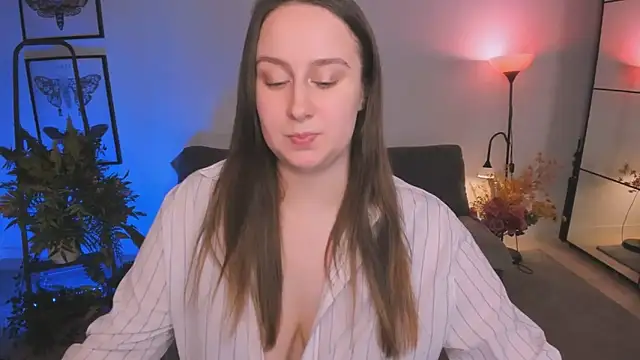 Snapshot of Lattea chatting on 11/13/25, 10:52 Lattea online show from 11/13/25, 10:52