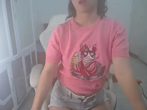 Snapshot of Susu204 chatting on 02/12/25, 01:16 Susu204 online show from 02/12/25, 01:16