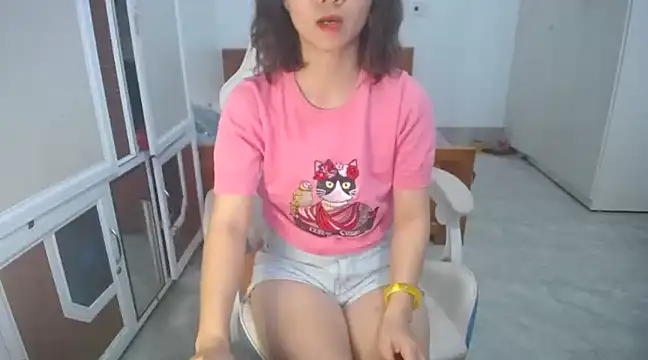 Snapshot of Susu204 chatting on 03/05/25, 02:34 Susu204 online show from 03/05/25, 02:34