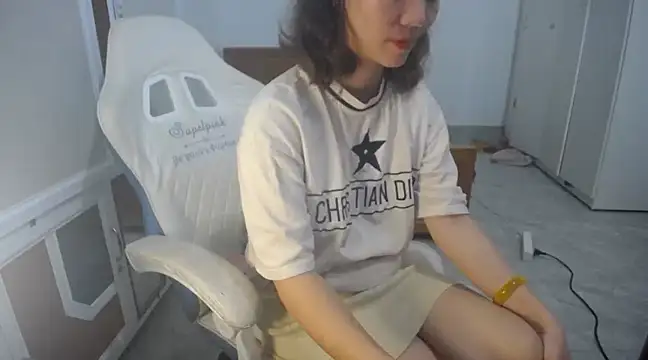 Snapshot of Susu204 chatting on 03/10/25, 01:21 Susu204 online show from 03/10/25, 01:21