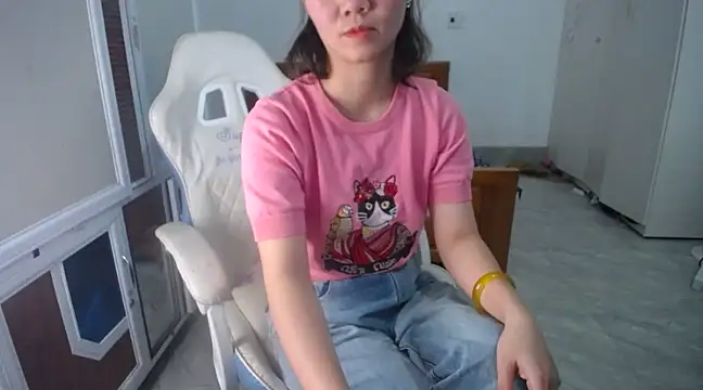 Snapshot of Susu204 chatting on 03/21/25, 08:39 Susu204 online show from 03/21/25, 08:39