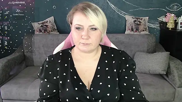 CuteHanna online show from 12/23/25, 10:24