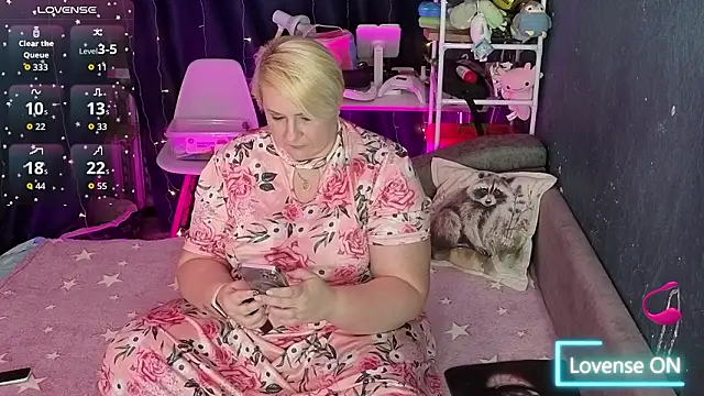 Snapshot of CuteHanna chatting on 02/14/26, 08:49 CuteHanna online show from 02/14/26, 08:49