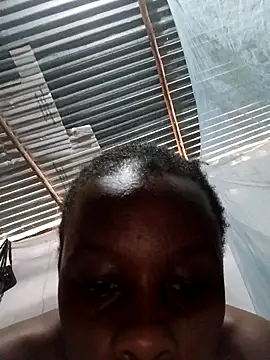 Snapshot of petitebaby001 chatting on 02/18/26, 06:42 petitebaby001 online show from 02/18/26, 06:42