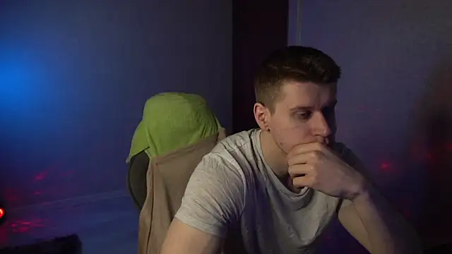 Snapshot of Bruno_Banani chatting on 12/15/25, 08:02 Bruno Banani online show from 12/15/25, 08:02