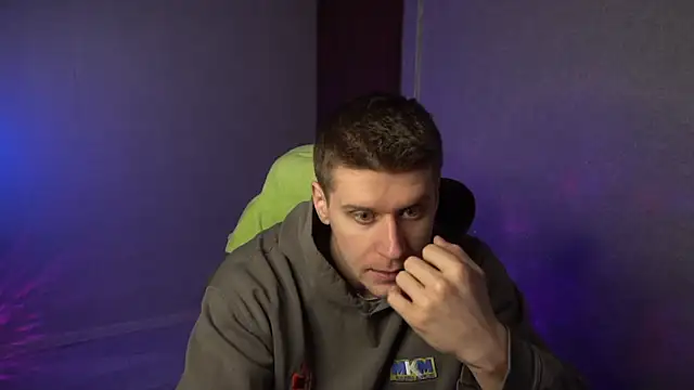 Snapshot of Bruno_Banani chatting on 12/16/25, 07:52 Bruno Banani online show from 12/16/25, 07:52