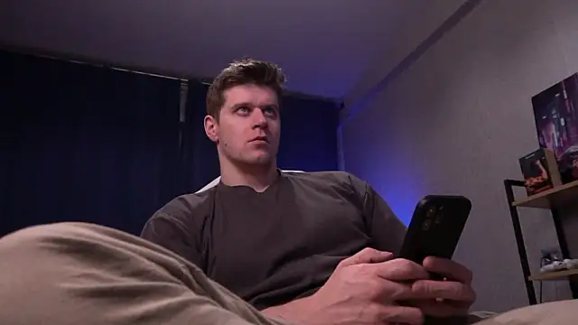 Snapshot of Bruno_Banani chatting on 02/14/26, 08:05 Bruno Banani online show from 02/14/26, 08:05