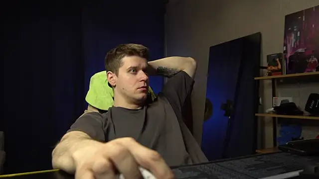 Snapshot of Bruno_Banani chatting on 04/16/26, 07:25 Bruno Banani online show from 04/16/26, 07:25