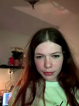 Snapshot of sophiamlf chatting on 12/13/25, 08:36 sophiamlf online show from 12/13/25, 08:36