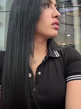 Sara luna  online show from 12/28/24, 10:02