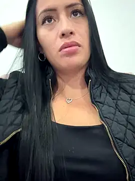 Sara luna  online show from 10/30/25, 11:38