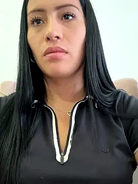 Sara luna  online show from 11/01/25, 05:37