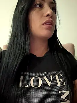 Sara luna  online show from 12/05/25, 01:14