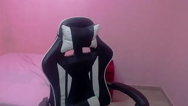 Snapshot of DEMI_LEED chatting on 01/23/25, 11:15 DEMI LEED online show from 01/23/25, 11:15