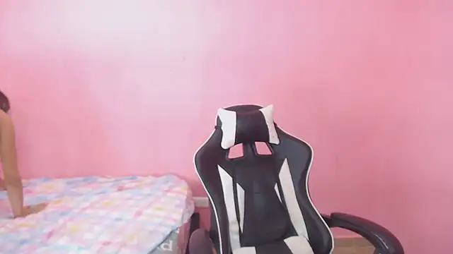 Snapshot of DEMI_LEED chatting on 02/03/25, 11:20 DEMI LEED online show from 02/03/25, 11:20