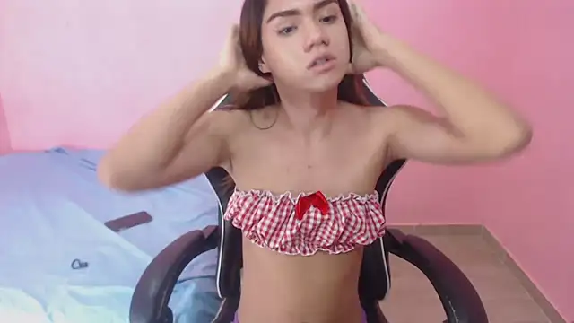 Snapshot of DEMI_LEED chatting on 02/04/25, 02:43 DEMI LEED online show from 02/04/25, 02:43