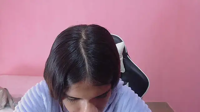 Snapshot of DEMI_LEED chatting on 02/05/25, 12:49 DEMI LEED online show from 02/05/25, 12:49