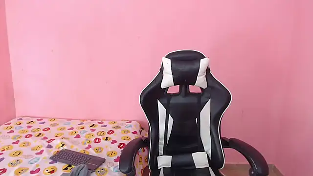 Snapshot of DEMI_LEED chatting on 02/08/25, 07:59 DEMI LEED online show from 02/08/25, 07:59