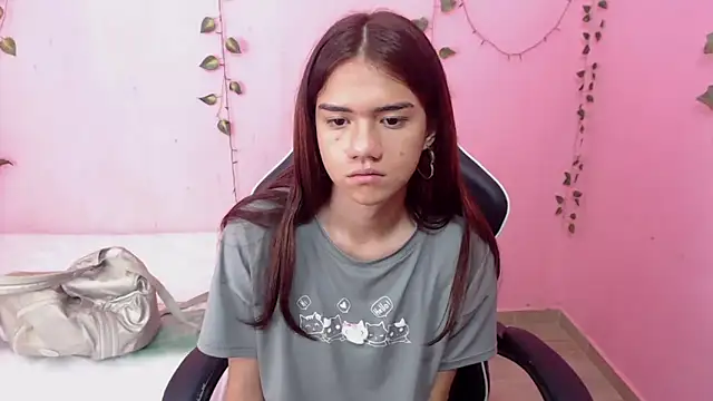 Snapshot of DEMI_LEED chatting on 02/20/25, 11:20 DEMI LEED online show from 02/20/25, 11:20