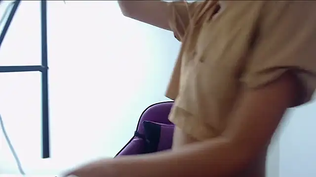 Snapshot of DEMI_LEED chatting on 02/27/25, 11:31 DEMI LEED online show from 02/27/25, 11:31