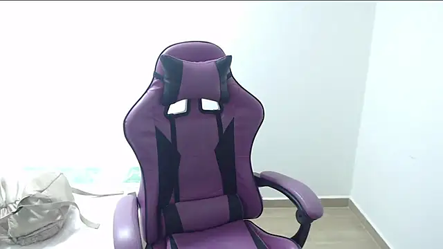 Snapshot of DEMI_LEED chatting on 03/03/25, 12:16 DEMI LEED online show from 03/03/25, 12:16